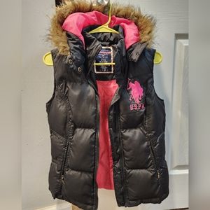 U.S Polo Assn. Black Puff Vest with Faux Fur Hood Pink Lined Pockets Size Medium